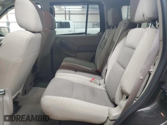 ✅ 2006 Ford Explorer XLS • VIN: 1FMEU72EX6UA42250 • Lot: 68929885. Wystawiony na Copart z przebiegiem 151 535 mil. Bezpłatny archiwum sprzedaży aukcyjnych z USA i szczegółowy raport historii pojazdu na DreamBid. Zdjęcie 11.