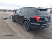 ✅ 2018 Ford Explorer XLT • VIN: 1FM5K8D85JGC25579 • Lot: 40961337. Wystawiony na IAAI z przebiegiem 70 847 mil. Bezpłatny archiwum sprzedaży aukcyjnych z USA i szczegółowy raport historii pojazdu na DreamBid. Zdjęcie 3.