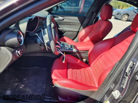 ✅ 2022 Alfa Romeo Giulia Veloce • VIN: ZARFAMBN0N7655366 • Lot: 90714885. Listed on Copart with 37,245 mi. Free auction sales archive from the USA and detailed vehicle history report at DreamBid. Image 7.