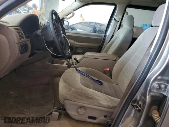 ✅ 2003 Ford Explorer XLT • VIN: 1FMZU73K63ZA96052 • Lot: 82070375. Wystawiony na Copart z przebiegiem 193 807 mil. Bezpłatny archiwum sprzedaży aukcyjnych z USA i szczegółowy raport historii pojazdu na DreamBid. Zdjęcie 7.