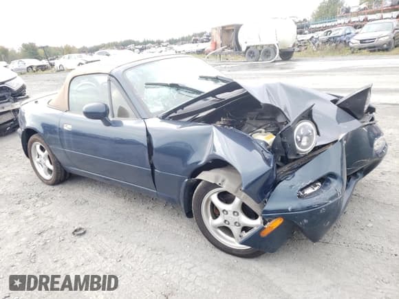 ✅ 1996 Mazda MX-5 Miata • VIN: JM1NA3539T0712230 • Lot: 71240824. Wystawiony na Copart z przebiegiem Nie podano. Bezpłatny archiwum sprzedaży aukcyjnych z USA i szczegółowy raport historii pojazdu na DreamBid. Zdjęcie 4.