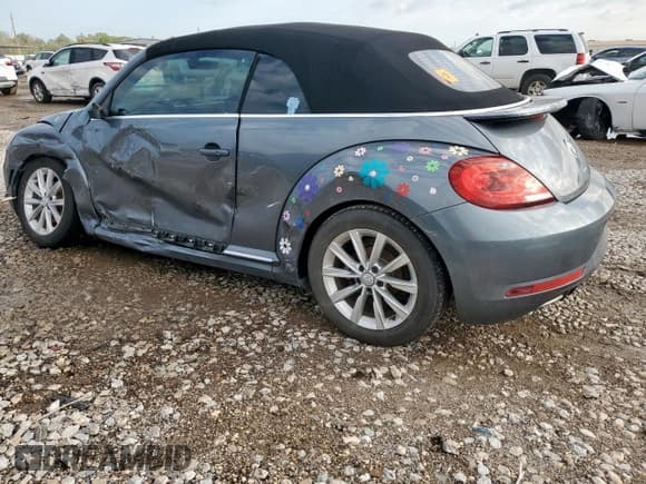 ✅ 2018 Volkswagen Beetle S • VIN: 3VW5DAAT5JM504726 • Lot: 90265095. Wystawiony na Copart z przebiegiem 43 525 mil. Bezpłatny archiwum sprzedaży aukcyjnych z USA i szczegółowy raport historii pojazdu na DreamBid. Zdjęcie 2.