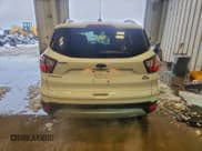 ✅ 2018 Ford Escape SE • VIN: 1FMCU9GD5JUC63010 • Lot: 96084075. Wystawiony na Copart z przebiegiem 60 259 mil. Bezpłatny archiwum sprzedaży aukcyjnych z USA i szczegółowy raport historii pojazdu na DreamBid. Zdjęcie 6.