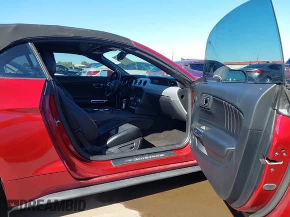 ✅ 2015 Ford Mustang EcoBoost Premium • VIN: 1FATP8UH2F5408959 • Lot: 43490708. Wystawiony na IAAI z przebiegiem 71 656 mil. Bezpłatny archiwum sprzedaży aukcyjnych z USA i szczegółowy raport historii pojazdu na DreamBid. Zdjęcie 5.