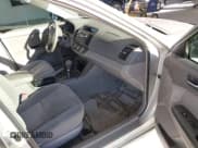 ✅ 2006 Toyota Camry LE • VIN: 4T1BE32K76U739955 • Lot: 43593886. Wystawiony na IAAI z przebiegiem 140 455 mil. Bezpłatny archiwum sprzedaży aukcyjnych z USA i szczegółowy raport historii pojazdu na DreamBid. Zdjęcie 5.