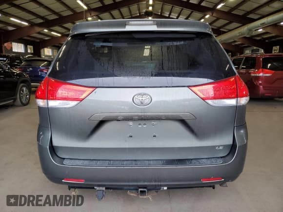✅ 2011 Toyota Sienna LE • VIN: 5TDKK3DC8BS052114 • Лот: 89858215. Опубликован ранее на Copart с пробегом 263 095 миль. Бесплатный доступ к архиву аукционных продаж из США и подробный отчёт об истории автомобиля на DreamBid. Изображение 6.