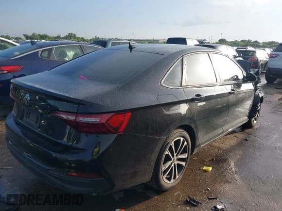 ✅ 2022 Volkswagen Jetta Sport • VIN: 3VWBM7BU2NM033511 • Lot: 42702187. Listed on IAAI with 36,284 mi. Free auction sales archive from the USA and detailed vehicle history report at DreamBid. Image 4.