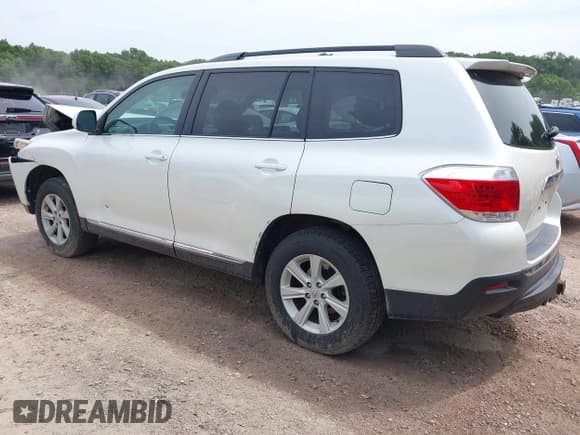 ✅ 2013 Toyota Highlander Plus • VIN: 5TDBK3EH7DS243892 • Lot: 42830358. Listed on IAAI with Not provided. Free auction sales archive from the USA and detailed vehicle history report at DreamBid. Image 3.