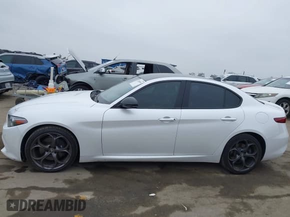 ✅ 2018 Alfa Romeo Giulia Ti Sport • VIN: ZARFAEEN8J7596983 • Лот: 42288356. Опубликован ранее на IAAI с пробегом 78 696 миль. Бесплатный доступ к архиву аукционных продаж из США и подробный отчёт об истории автомобиля на DreamBid. Изображение 14.