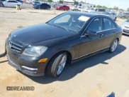 ✅ 2014 Mercedes-Benz C 250 Sport • VIN: WDDGF4HB6ER302587 • Lot: 42677039. Wystawiony na IAAI z przebiegiem 152 166 mil. Bezpłatny archiwum sprzedaży aukcyjnych z USA i szczegółowy raport historii pojazdu na DreamBid. Zdjęcie 2.