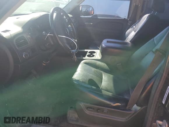 ✅ 2007 Chevrolet Suburban LT • VIN: 3GNFC16007G143462 • Lot: 79070264. Wystawiony na Copart z przebiegiem 239 991 mil. Bezpłatny archiwum sprzedaży aukcyjnych z USA i szczegółowy raport historii pojazdu na DreamBid. Zdjęcie 7.