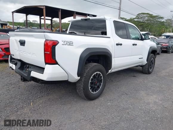 ✅ 2024 Toyota Tacoma SR5 • VIN: 3TYLB5JN0RT011867 • Lot: 43376269. Wystawiony na IAAI z przebiegiem 11 323 mil. Bezpłatny archiwum sprzedaży aukcyjnych z USA i szczegółowy raport historii pojazdu na DreamBid. Zdjęcie 4.