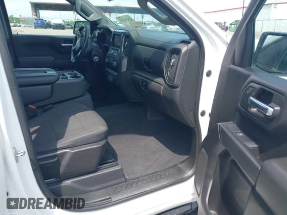 ✅ 2022 Chevrolet Silverado 1500 Custom • VIN: 3GCPYBEK4NG189834 • Lot: 42136171. Wystawiony na IAAI z przebiegiem 95 440 mil. Bezpłatny archiwum sprzedaży aukcyjnych z USA i szczegółowy raport historii pojazdu na DreamBid. Zdjęcie 5.