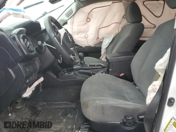 ✅ 2021 Toyota Tacoma SR • VIN: 3TYAX5GNXMT032184 • Lot: 43983905. Wystawiony na Copart z przebiegiem 60 294 mil. Bezpłatny archiwum sprzedaży aukcyjnych z USA i szczegółowy raport historii pojazdu na DreamBid. Zdjęcie 7.