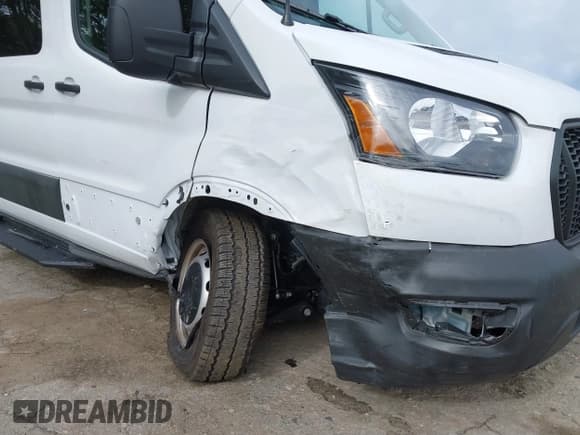 ✅ 2025 Ford Transit Passenger XL • VIN: 1FBAX2C83SKA30165 • Lot: 43356363. Listed on IAAI with 7,618 mi. Free auction sales archive from the USA and detailed vehicle history report at DreamBid. Image 6.