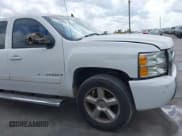 ✅ 2008 Chevrolet Silverado 1500 1LT • VIN: 3GCEC13J98G295808 • Lot: 43534433. Wystawiony na IAAI z przebiegiem 285 031 mil. Bezpłatny archiwum sprzedaży aukcyjnych z USA i szczegółowy raport historii pojazdu na DreamBid. Zdjęcie 17.