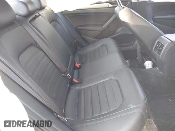 ✅ 2015 Volkswagen Passat SE • VIN: 1VWBT7A36FC046132 • Lot: 42680052. Listed on IAAI with 93,839 mi. Free auction sales archive from the USA and detailed vehicle history report at DreamBid. Image 8.