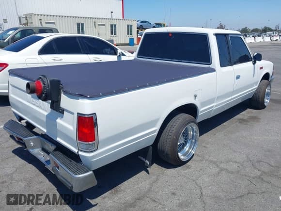 ✅ 1986 Nissan 720 • VIN: JN6ND06S6GW109456 • Lot: 42944828. Wystawiony na IAAI z przebiegiem 137 049 mil. Bezpłatny archiwum sprzedaży aukcyjnych z USA i szczegółowy raport historii pojazdu na DreamBid. Zdjęcie 4.