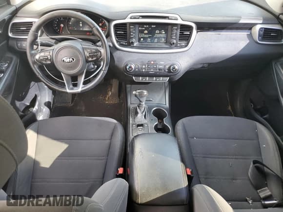 ✅ 2017 Kia Sorento LX • VIN: 5XYPG4A38HG206957 • Лот: 81802655. Опубликован ранее на Copart с пробегом 221 453 миль. Бесплатный доступ к архиву аукционных продаж из США и подробный отчёт об истории автомобиля на DreamBid. Изображение 8.