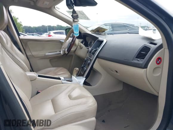 ✅ 2012 Volvo XC60 PZEV • VIN: YV4940DZ4C2303101 • Lot: 42578022. Wystawiony na IAAI z przebiegiem 190 402 mil. Bezpłatny archiwum sprzedaży aukcyjnych z USA i szczegółowy raport historii pojazdu na DreamBid. Zdjęcie 5.