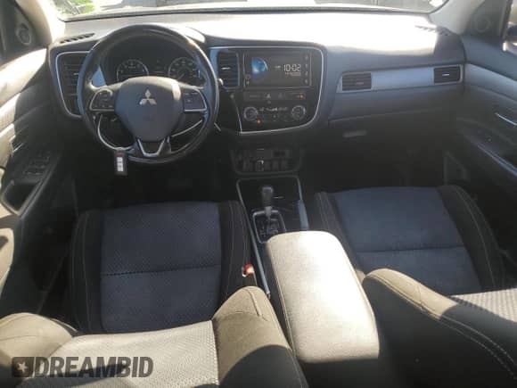 2017 Mitsubishi Outlander SE с VIN JA4AD3A36HZ047120, выставлен на аукционе Copart как лот 86669545 с пробегом 121 539 миль миль и Списание • Salvage title. История ставок и продаж доступна на DreamBid. Изображение 8.