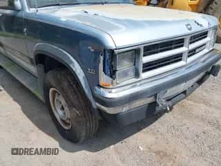 1989 Dodge Dakota z VIN 1B7GG26X2KS205403, wystawiony jako IAAI lot #42878162 z przebiegiem 86 009 mil mil oraz . Historia ofert i sprzedaży dostępna na DreamBid. Obrazek 6.