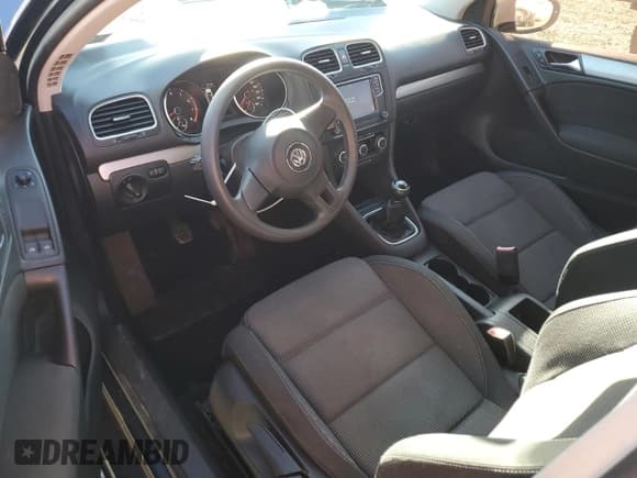 ✅ 2010 Volkswagen Golf • VIN: WVWAA7AJ8AW281464 • Лот: 88254495. Опубликован ранее на Copart с пробегом 87 915 миль. Бесплатный доступ к архиву аукционных продаж из США и подробный отчёт об истории автомобиля на DreamBid. Изображение 8.