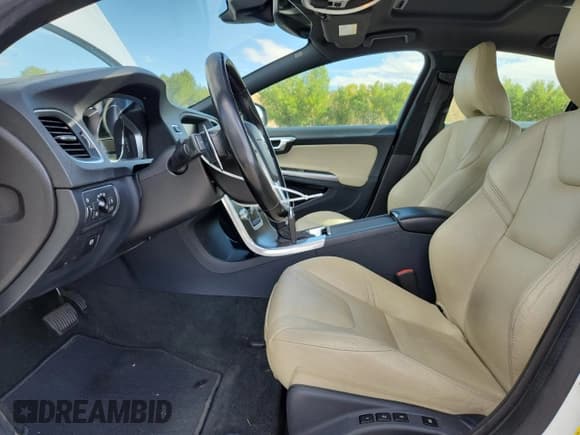 ✅ 2016 Volvo S60 T6 Drive-E • VIN: YV149MFK5G2400376 • Lot: 81316705. Wystawiony na Copart z przebiegiem 136 037 mil. Bezpłatny archiwum sprzedaży aukcyjnych z USA i szczegółowy raport historii pojazdu na DreamBid. Zdjęcie 7.