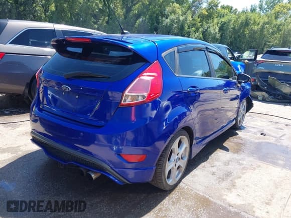 ✅ 2015 Ford Fiesta ST • VIN: 3FADP4GX6FM129542 • Lot: 43081368. Wystawiony na IAAI z przebiegiem 115 265 mil. Bezpłatny archiwum sprzedaży aukcyjnych z USA i szczegółowy raport historii pojazdu na DreamBid. Zdjęcie 4.