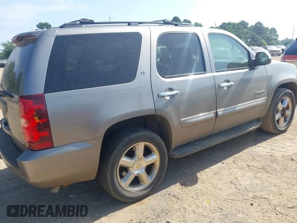 ✅ 2009 Chevrolet Tahoe 2LT • VIN: 1GNFC23029R287513 • Lot: 42660392. Listed on IAAI with 278,875 mi. Free auction sales archive from the USA and detailed vehicle history report at DreamBid. Image 4.