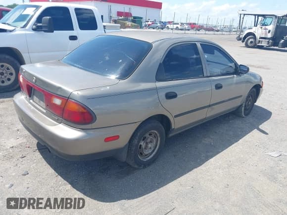 ✅ 1997 Mazda Protege DX • VIN: JM1BC1416V0132633 • Lot: 42162630. Wystawiony na IAAI z przebiegiem 234 300 mil. Bezpłatny archiwum sprzedaży aukcyjnych z USA i szczegółowy raport historii pojazdu na DreamBid. Zdjęcie 4.