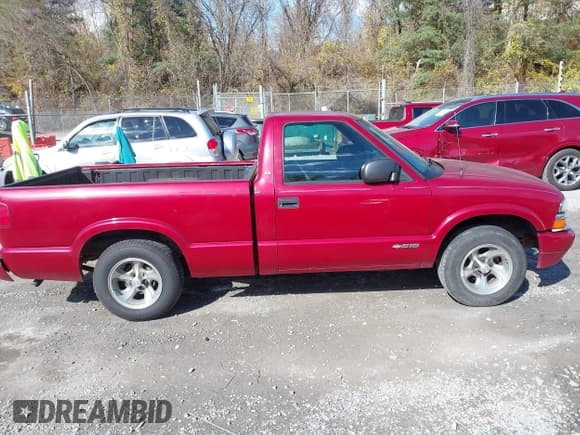✅ 2001 Chevrolet S-10 • VIN: 1GCCS145018257861 • Лот: 43582992. Опубликован ранее на IAAI с пробегом 294 941 миль. Бесплатный доступ к архиву аукционных продаж из США и подробный отчёт об истории автомобиля на DreamBid. Изображение 13.