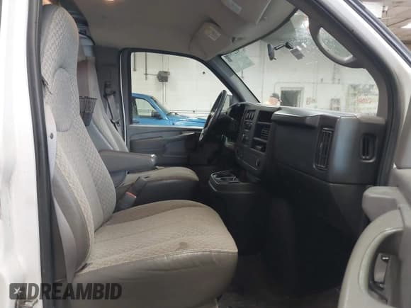 ✅ 2009 Chevrolet Express Cargo • VIN: 1GCGG25C091130523 • Lot: 42279113. Listed on IAAI with 176,111 mi. Free auction sales archive from the USA and detailed vehicle history report at DreamBid. Image 5.