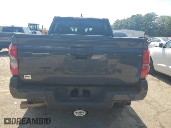 ✅ 2024 Toyota Tacoma SR5 • VIN: 3TYKB5FN8RT010518 • Лот: 62726175. Опубликован ранее на Copart с пробегом 15 693 миль. Бесплатный доступ к архиву аукционных продаж из США и подробный отчёт об истории автомобиля на DreamBid. Изображение 6.