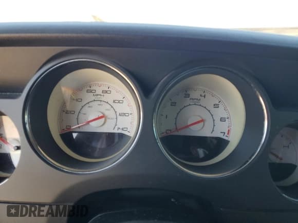 ✅ 2013 Dodge Challenger SXT • VIN: 2C3CDYAG6DH651912 • Lot: 80643814. Wystawiony na Copart z przebiegiem Nie podano. Bezpłatny archiwum sprzedaży aukcyjnych z USA i szczegółowy raport historii pojazdu na DreamBid. Zdjęcie 9.