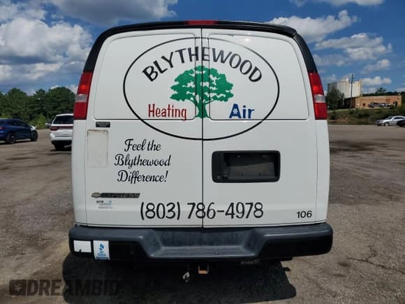 ✅ 2020 Chevrolet Express Cargo • VIN: 1GCWGAFP9L1127649 • Lot: 68323215. Wystawiony na Copart z przebiegiem 96 164 mil. Bezpłatny archiwum sprzedaży aukcyjnych z USA i szczegółowy raport historii pojazdu na DreamBid. Zdjęcie 6.