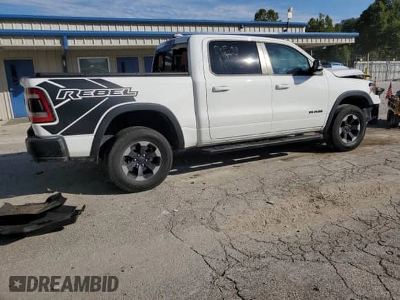 2020 Ram 1500 Rebel z VIN 1C6SRFLT4LN211966, wystawiony jako Copart lot #80487845 z przebiegiem 97 530 mil mil oraz Szkoda całkowita • Salvage title. Historia ofert i sprzedaży dostępna na DreamBid. Obrazek 3.