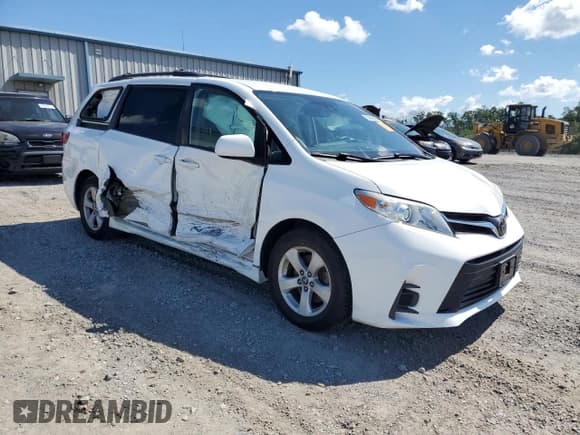 ✅ 2020 Toyota Sienna LE Auto Access Seat • VIN: 5TDKZ3DC5LS047613 • Lot: 69842825. Listed on Copart with 68,217 mi. Free auction sales archive from the USA and detailed vehicle history report at DreamBid. Image 4.