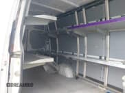 ✅ 2016 Mercedes-Benz Sprinter Cargo EXT • VIN: WD3PE8DD1GP361650 • Lot: 42424508. Wystawiony na IAAI z przebiegiem 400 073 mil. Bezpłatny archiwum sprzedaży aukcyjnych z USA i szczegółowy raport historii pojazdu na DreamBid. Zdjęcie 8.