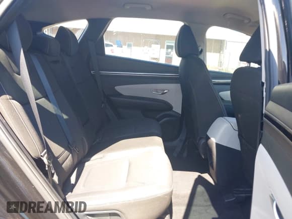 ✅ 2022 Hyundai Tucson SE • VIN: 5NMJA3AE2NH006760 • Lot: 43260173. Wystawiony na IAAI z przebiegiem 75 591 mil. Bezpłatny archiwum sprzedaży aukcyjnych z USA i szczegółowy raport historii pojazdu na DreamBid. Zdjęcie 8.