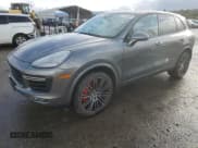 ✅ 2016 Porsche Cayenne Turbo • VIN: WP1AC2A23GLA89044 • Lot: 41512034. Wystawiony na Copart z przebiegiem 27 937 mil. Bezpłatny archiwum sprzedaży aukcyjnych z USA i szczegółowy raport historii pojazdu na DreamBid. Zdjęcie 1.