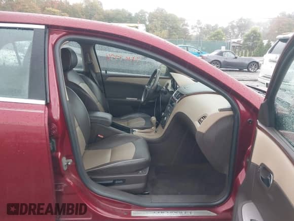 2010 Chevrolet Malibu LTZ z VIN 1G1ZE5EB4AF126482, wystawiony jako IAAI lot #43307397 z przebiegiem 122 166 mil mil oraz . Historia ofert i sprzedaży dostępna na DreamBid. Obrazek 5.