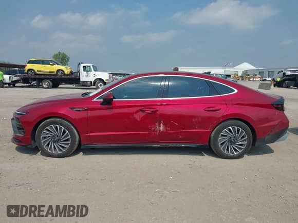 ✅ 2025 Hyundai Sonata Limited • VIN: KMHL54JJ8SA109599 • Lot: 43238017. Listed on IAAI with 20,546 mi. Free auction sales archive from the USA and detailed vehicle history report at DreamBid. Image 14.