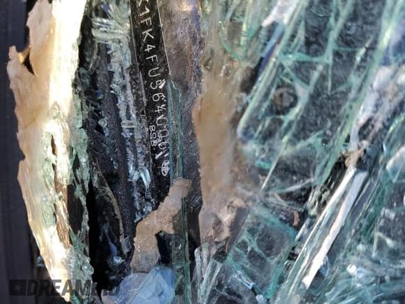 ✅ 2015 Toyota Camry XSE • VIN: 4T1BK1FK4FU564006 • Лот: 85942675. Опубликован ранее на Copart с пробегом Не указан. Бесплатный доступ к архиву аукционных продаж из США и подробный отчёт об истории автомобиля на DreamBid. Изображение 12.