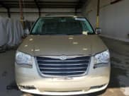 ✅ 2010 Chrysler Town & Country Touring Plus • VIN: 2A4RR8D18AR456960 • Lot: 84434365. Wystawiony na Copart z przebiegiem 171 736 mil. Bezpłatny archiwum sprzedaży aukcyjnych z USA i szczegółowy raport historii pojazdu na DreamBid. Zdjęcie 5.