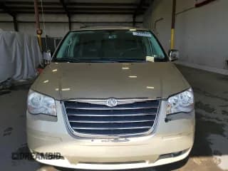✅ 2010 Chrysler Town & Country Touring Plus • VIN: 2A4RR8D18AR456960 • Лот: 84434365. Опубликован ранее на Copart с пробегом 171 736 миль. Бесплатный доступ к архиву аукционных продаж из США и подробный отчёт об истории автомобиля на DreamBid. Изображение 5.
