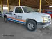 2004 Chevrolet Silverado 1500 LS z VIN 1GCEC14V54Z196818, wystawiony jako Copart lot #57126145 z przebiegiem Nie podano mil oraz Szkoda całkowita • Salvage title. Historia ofert i sprzedaży dostępna na DreamBid. Obrazek 4.