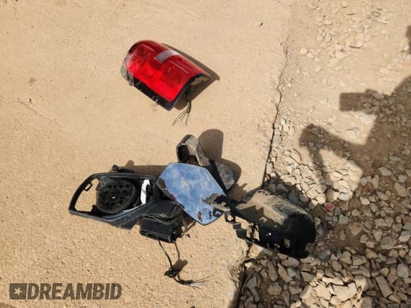 ✅ 2015 GMC Sierra 1500 SLE • VIN: 1GTV2UEC5FZ348245 • Лот: 70594005. Опубликован ранее на Copart с пробегом 181 389 миль. Бесплатный доступ к архиву аукционных продаж из США и подробный отчёт об истории автомобиля на DreamBid. Изображение 12.