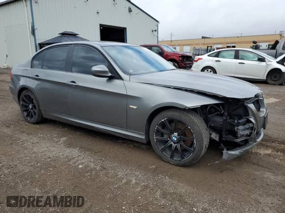 2011 BMW 3 Series z VIN WBAPG7G58BNN18042, wystawiony jako Copart lot #83788495 z przebiegiem 251 963 mil mil oraz Szkoda całkowita • Salvage title. Historia ofert i sprzedaży dostępna na DreamBid. Obrazek 4.