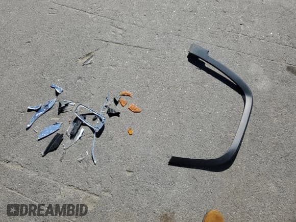 ✅ 2018 Jeep Cherokee Limited • VIN: 1C4PJMDX2JD610261 • Lot: 84236575. Wystawiony na Copart z przebiegiem 87 334 mil. Bezpłatny archiwum sprzedaży aukcyjnych z USA i szczegółowy raport historii pojazdu na DreamBid. Zdjęcie 12.